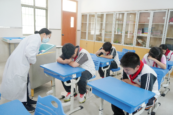 【安全演练】奉贤区肖塘中学开展预防食物中毒应急演练
