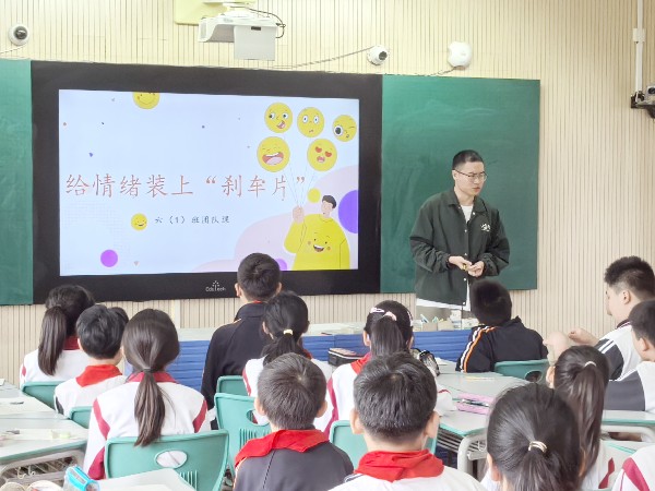 【校园新闻】春风化雨 润物无声 ——肖塘中学主题班会现场展示活动纪实